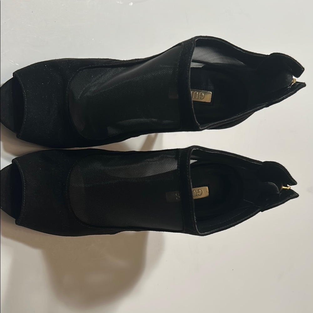 Guess Black Heels Classic Design